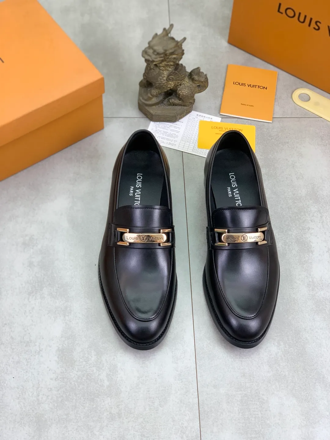 Men's Men's Shoes 💰P420 [New Style] 💰Yangli💎💎💎[Louis Vuitton] LV high-end men's formal business leather shoes, original order 1:1! Original imported calfskin, original metal buckle, imported sheepskin lining for feet, original outsole, men's shoe size: 39-45 (38.46 customized) black optional